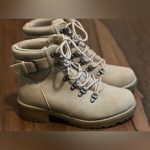 Universal Threads Kelly Lace-Up Boots with Side Buckles Sz 6